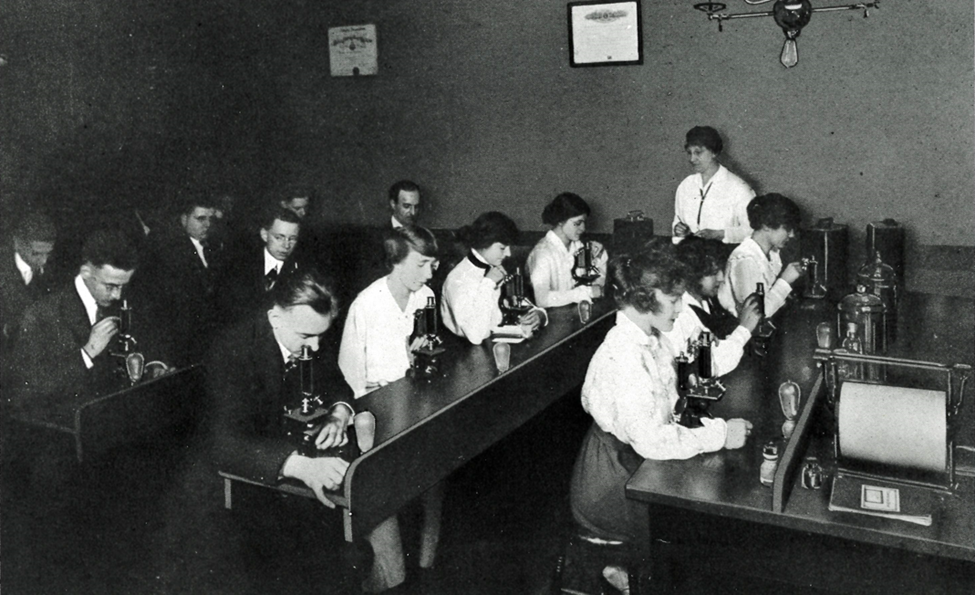 Cincinnati College of Pharmacy microscopy class. Circa 1900. The College of Pharmacy mandated the microscopy class in 1889.