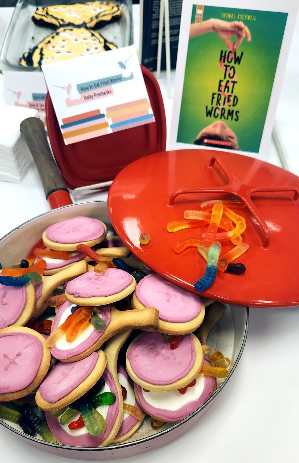 how to eat fried worms