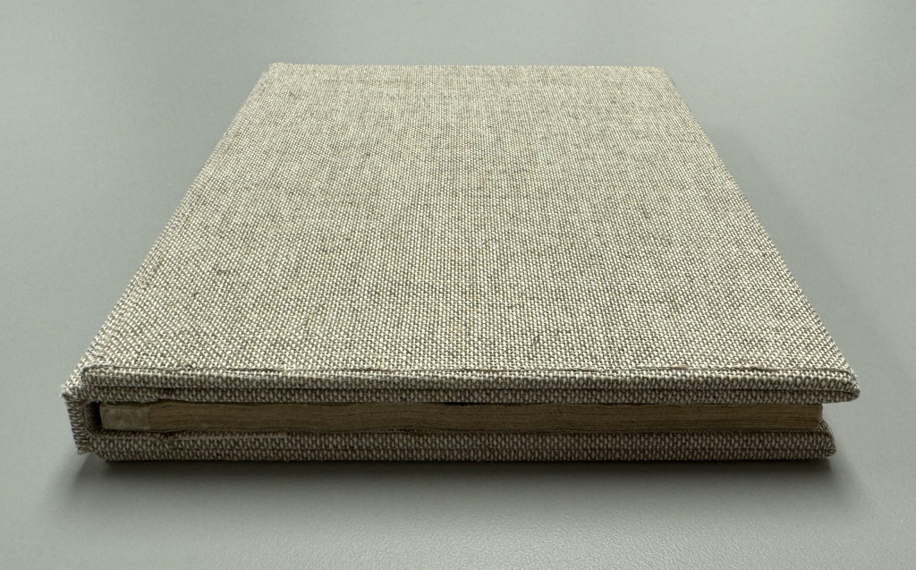 Closed collapsible cradle with volume inside