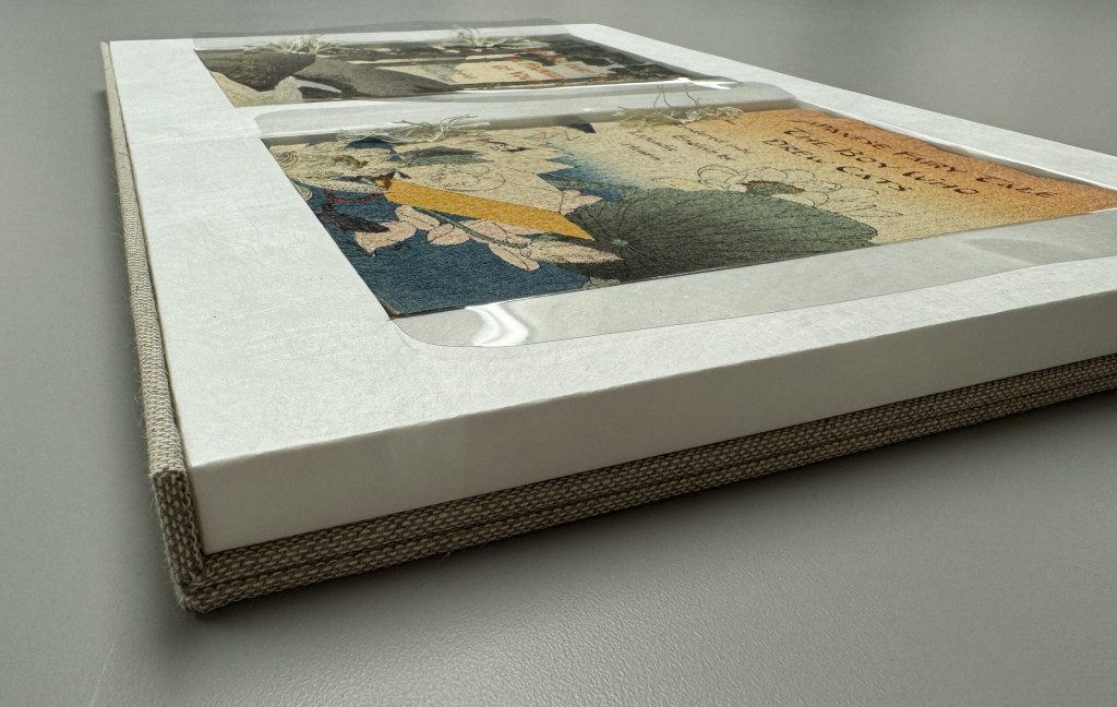 Detail image of the display tray