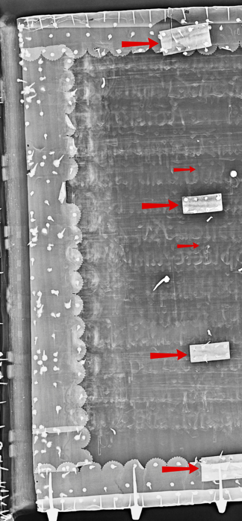 Red arrows indicate metal braces adhered to the wooden boards